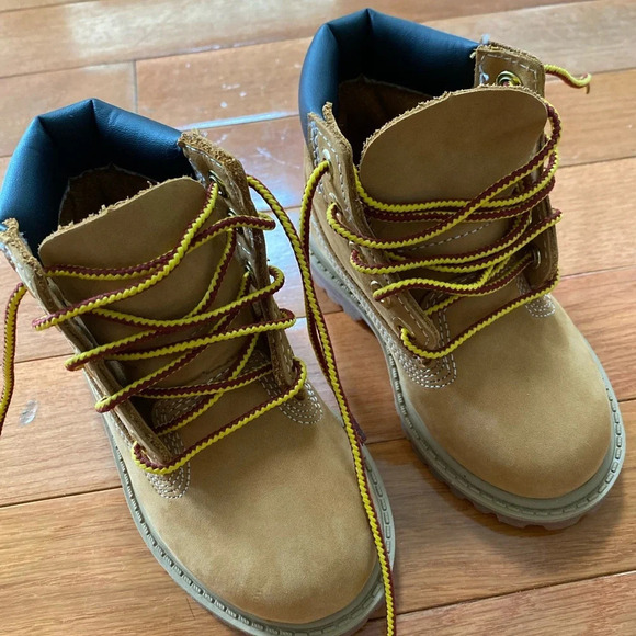 New little kids Timberlands - Picture 2 of 4